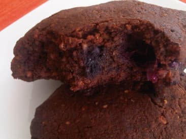 Brownies con avellanas y arándanos