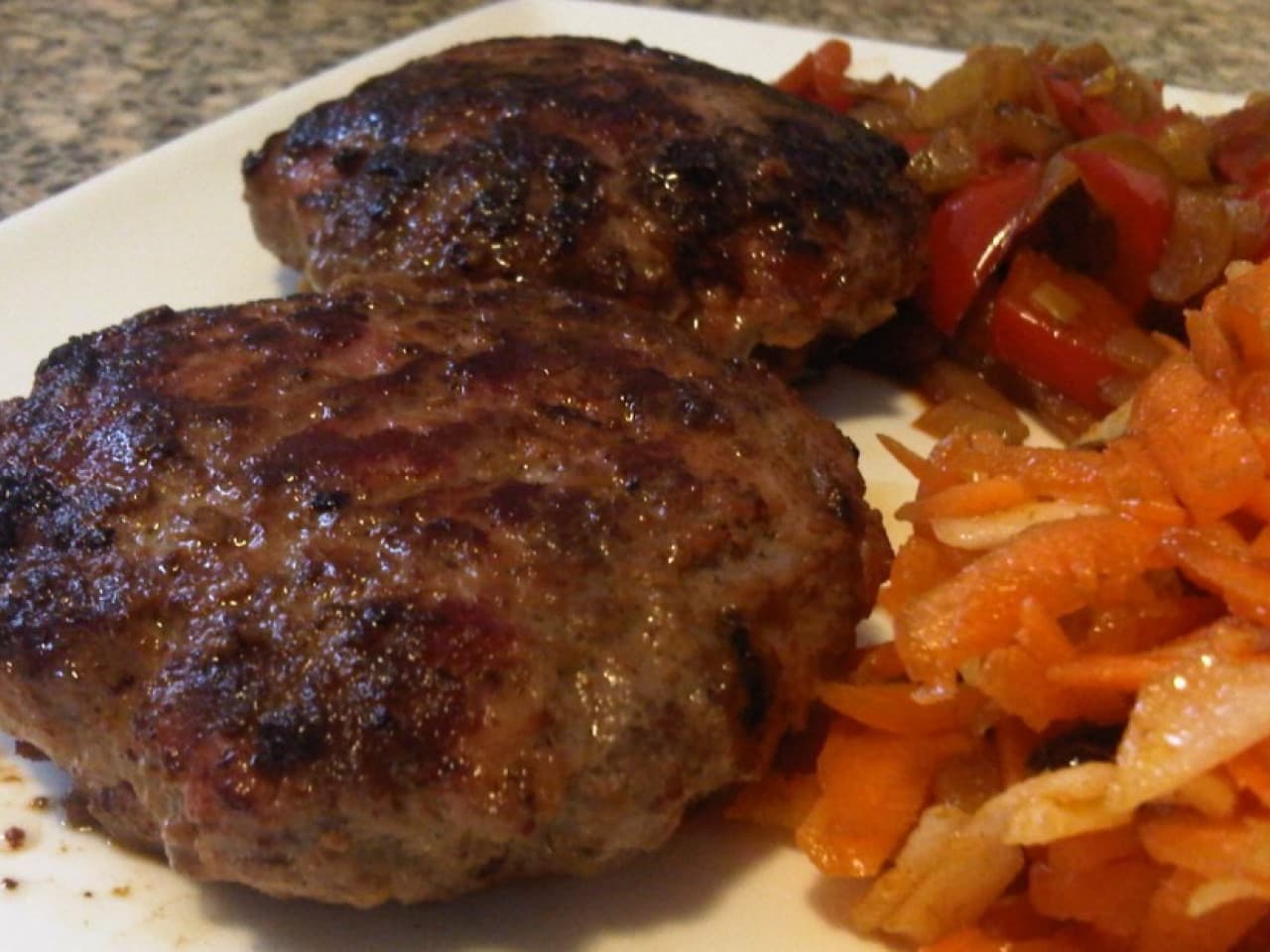 Hamburguesas de tocino y manzana