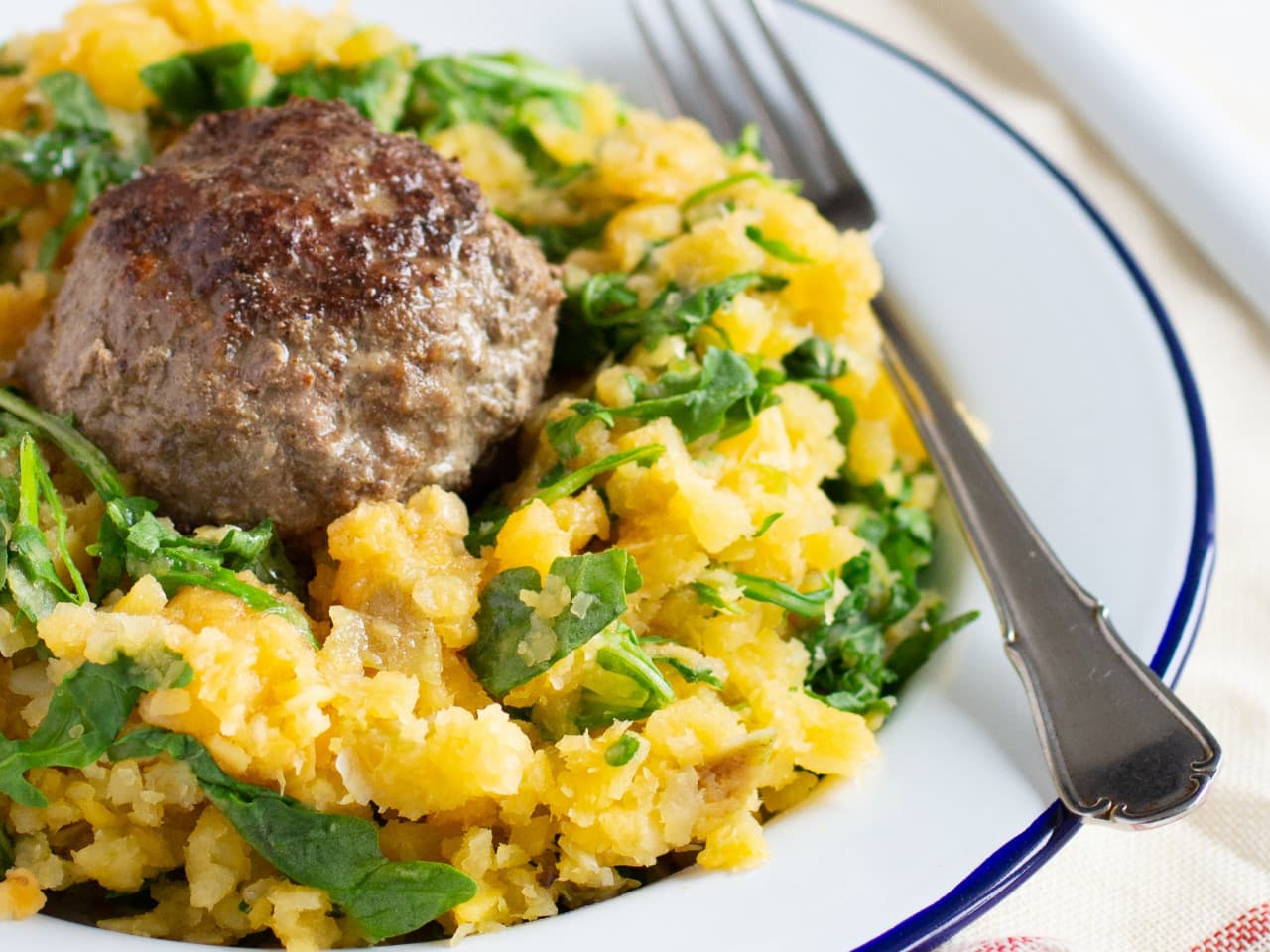 Boulette de viande avec cachet de roquette