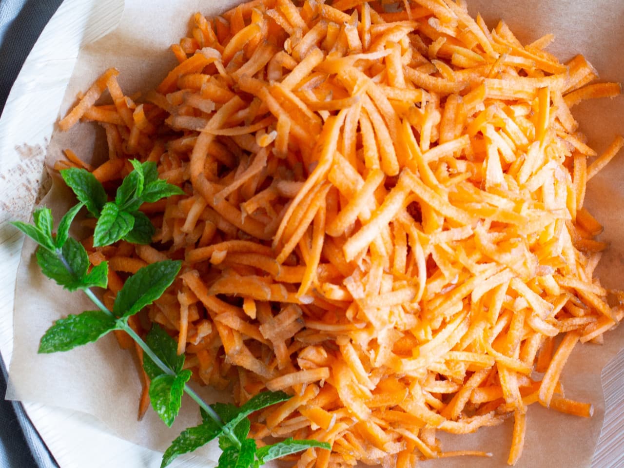 Spicy carrot salad