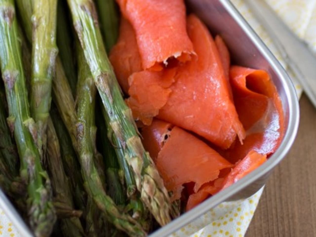 Asparagus with smoked salmon