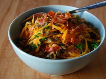 Pumpkin spaghetti with kale