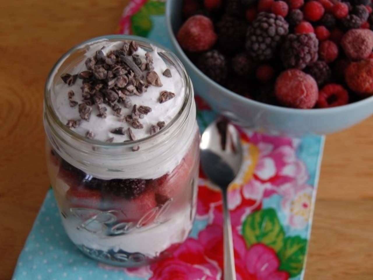 Parfait de frutas del bosque