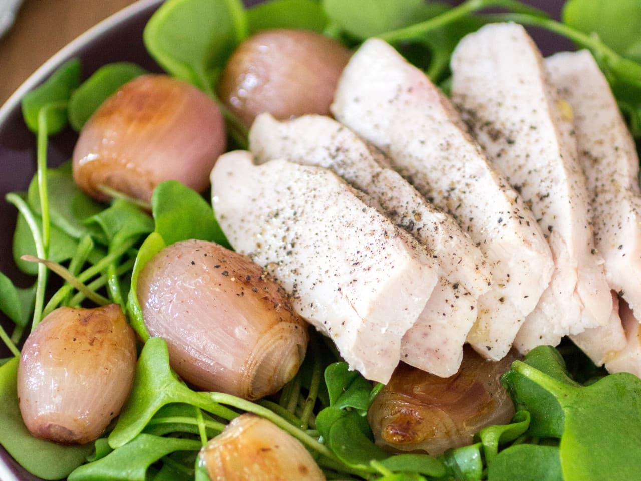 Smoked chicken with shallots and purslane