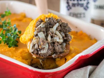 Dutch casserole with minced meat and puree