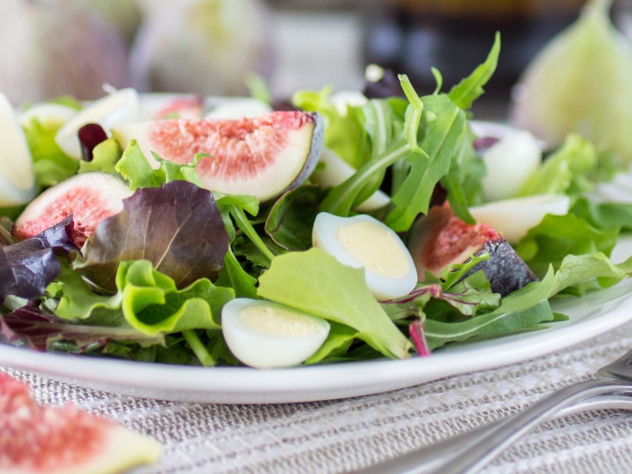 Salade aux figues et oeufs de caille