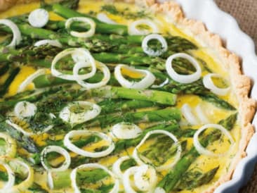 Salmon and green asparagus quiche