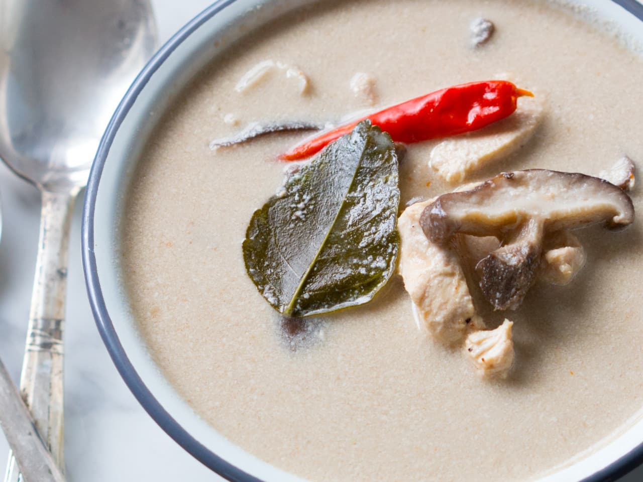 Olla de cocción lenta Tom Kha Gai
