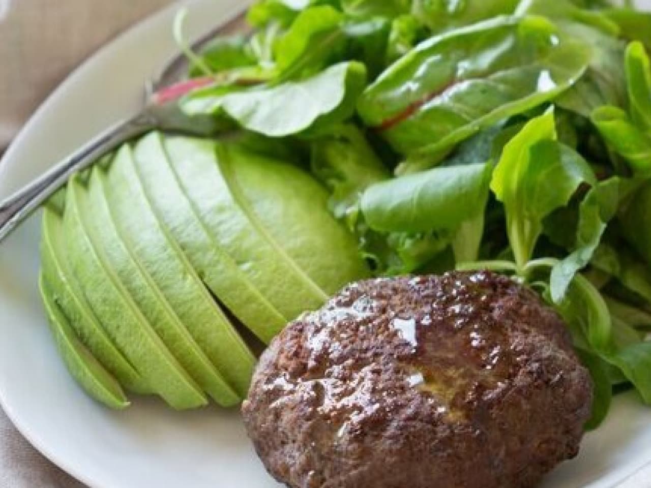 Burgers de petit déjeuner à l'avocat