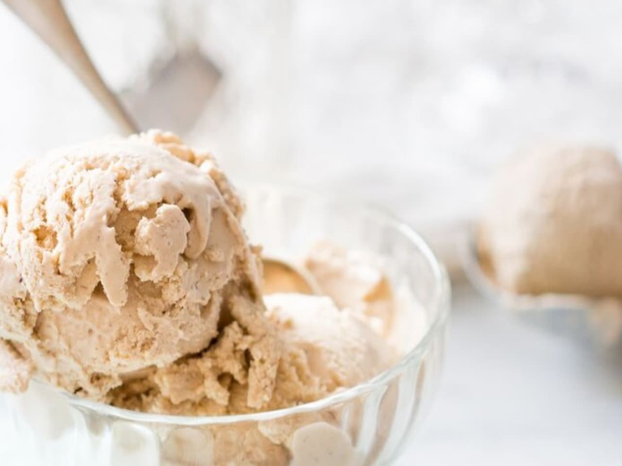 Coffee ice cream with cardamom