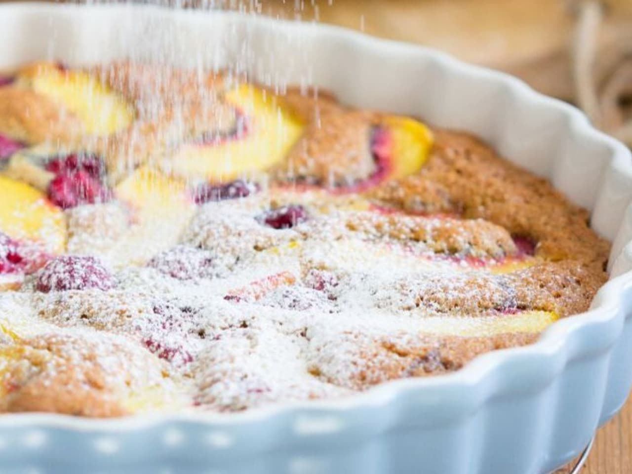 Pastel de durazno y frambuesa