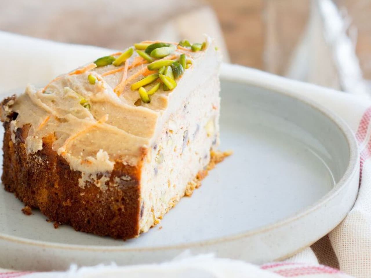 Wortelcake met pistachenoten en chocolade