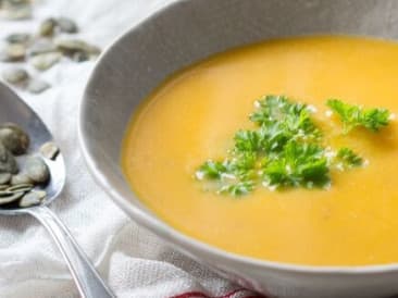 Sopa de almuerzo caliente