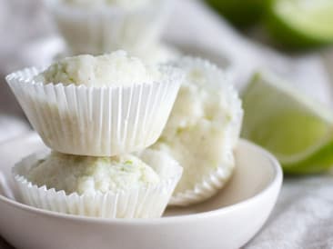 Tasses à la lime et à la noix de coco