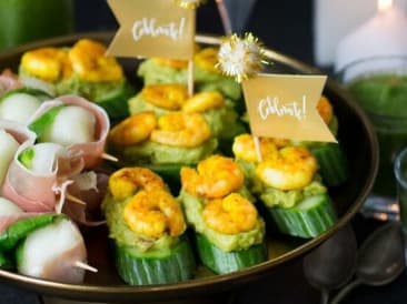 Tostadas de pepino con gambas