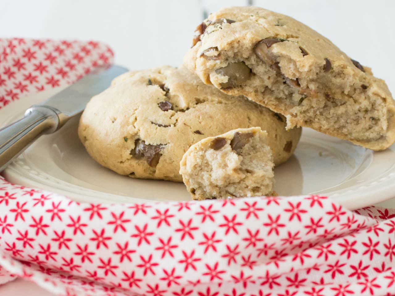 Olive scones