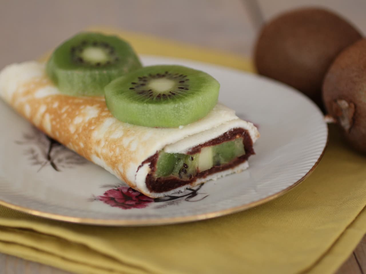 Egg wraps with chocolate cream and kiwi