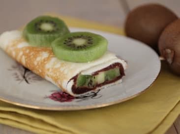 Egg wraps with chocolate cream and kiwi