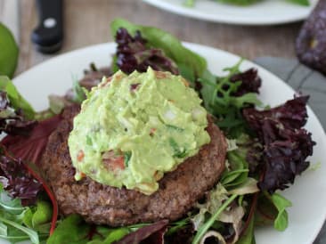 Burgers de petit déjeuner au guacamole