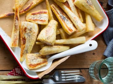 Crispy parsnips with poppy seeds