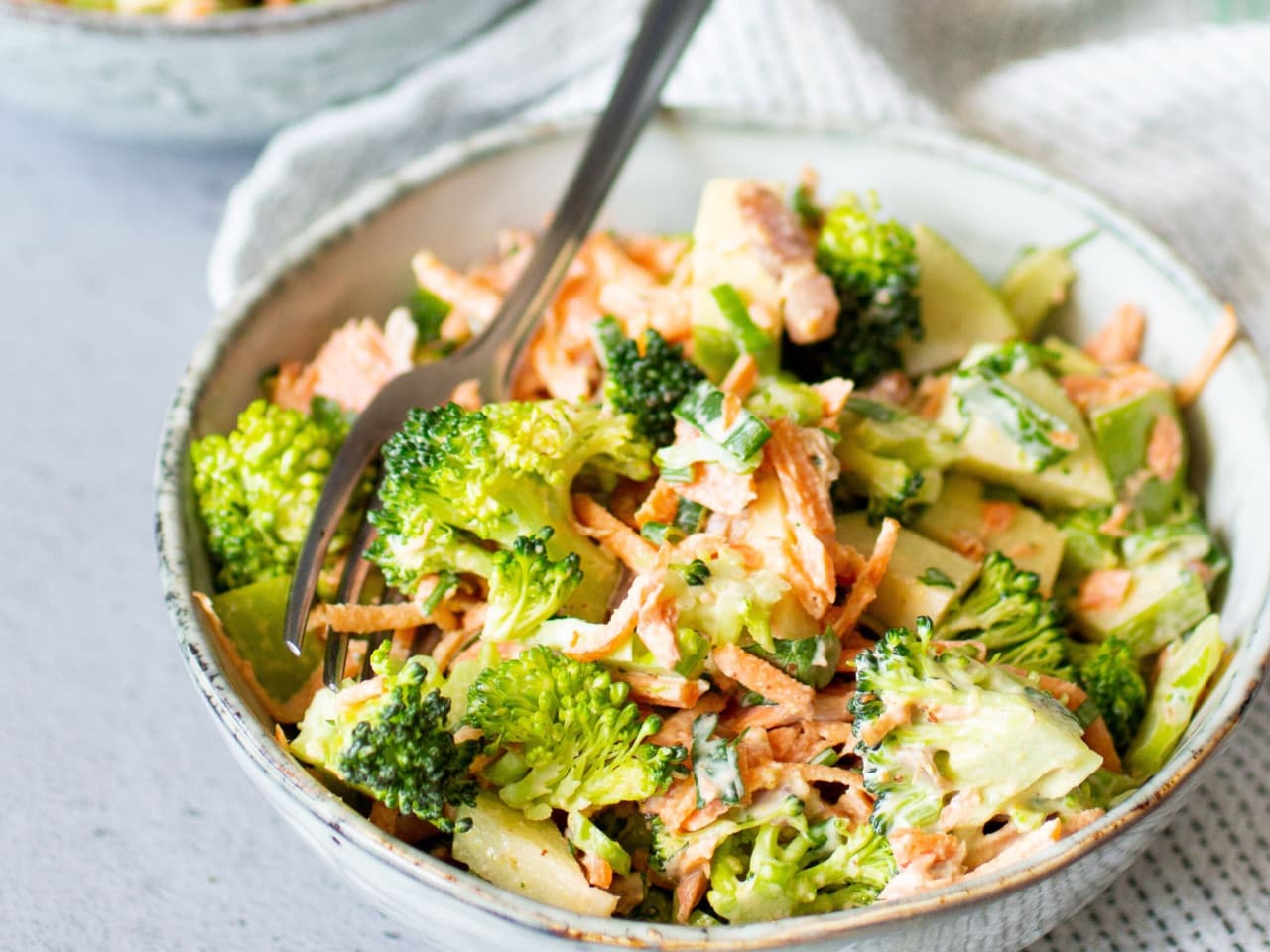 Ensalada de brócoli con salmón