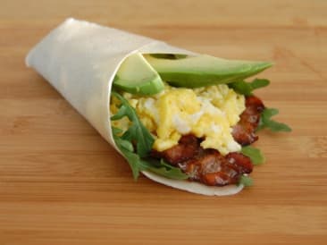 Wrap de tocino y huevo paleo