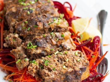 Pain de viande avec salade de carottes