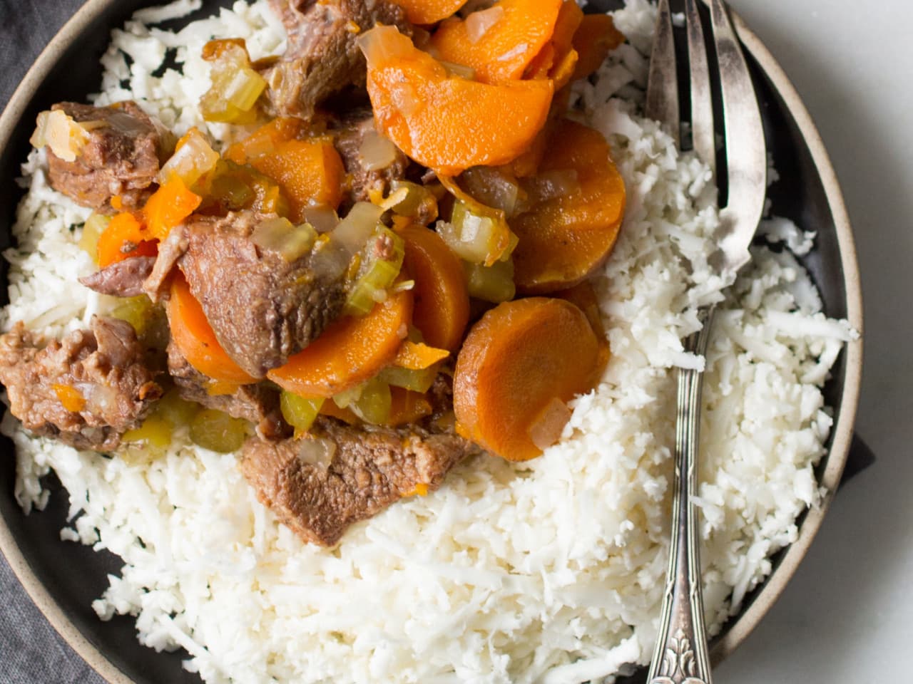 Hachee con arroz de coliflor