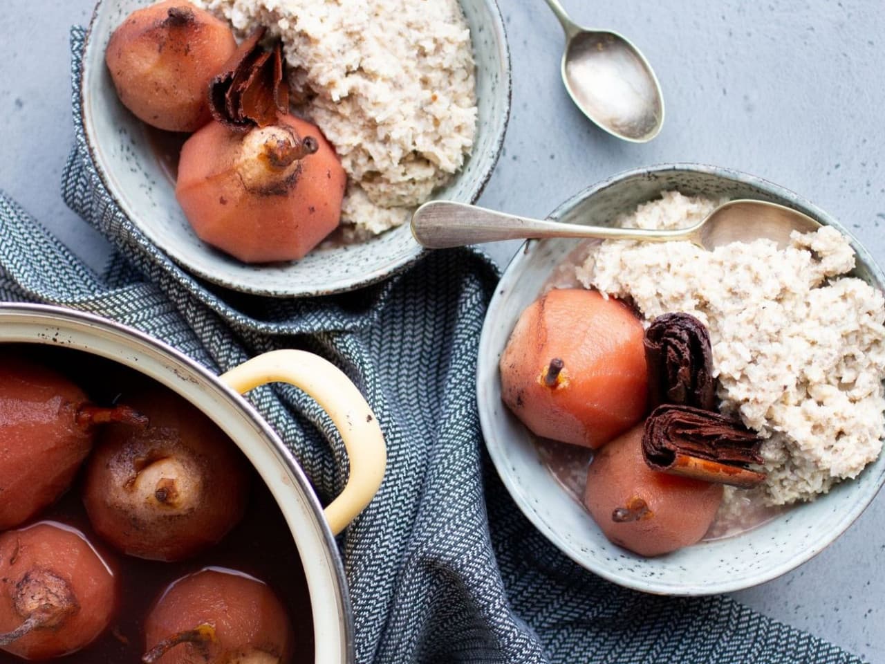 Breakfast porridge with stewed pears