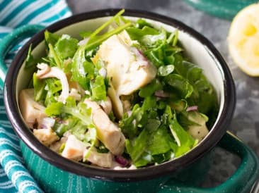 Ensalada de pollo con alcachofas