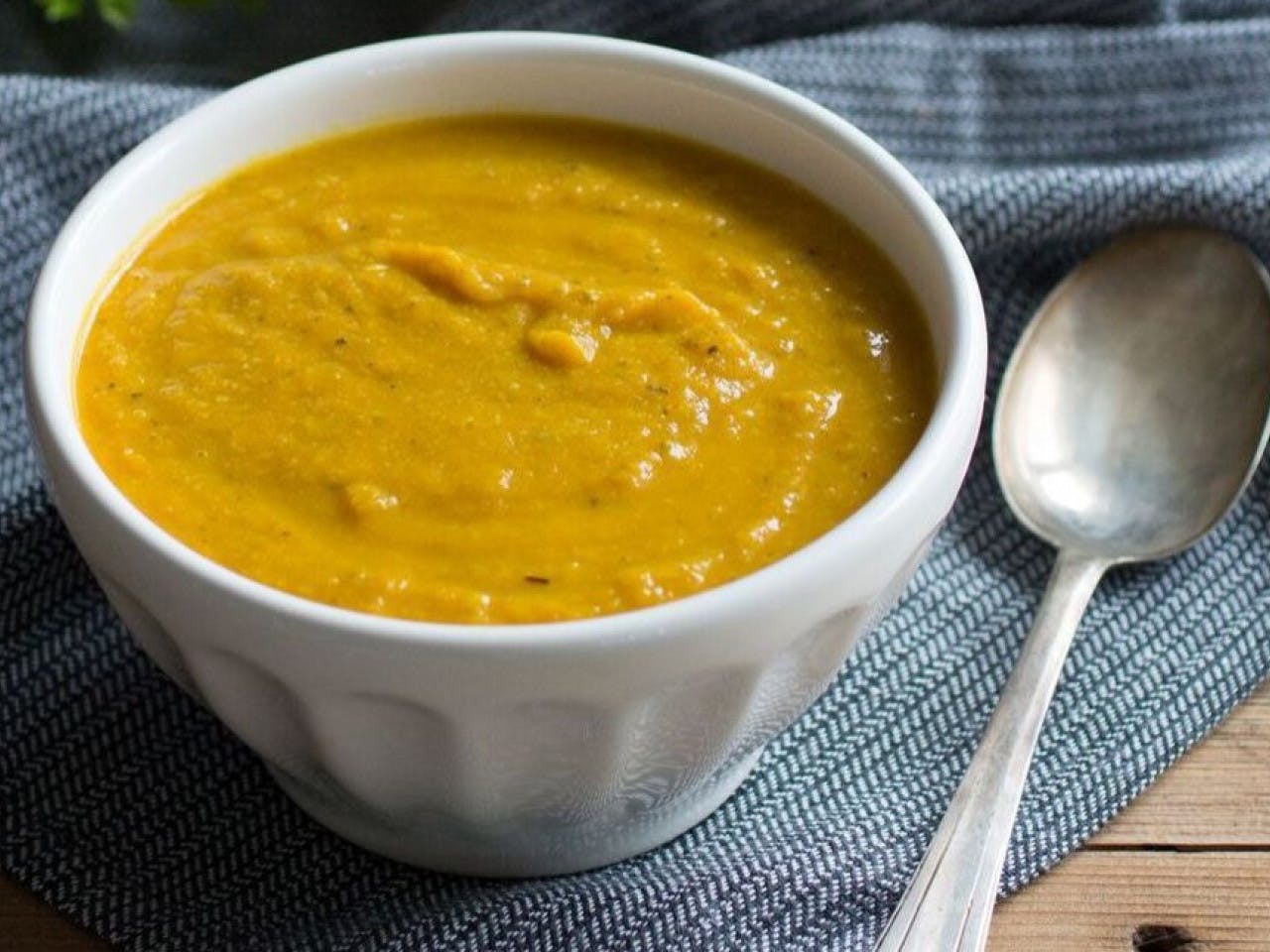 Sopa de almuerzo de naranja