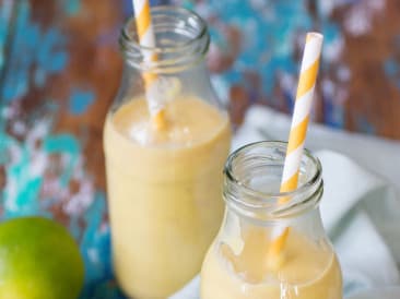 Tropical smoothie with lime