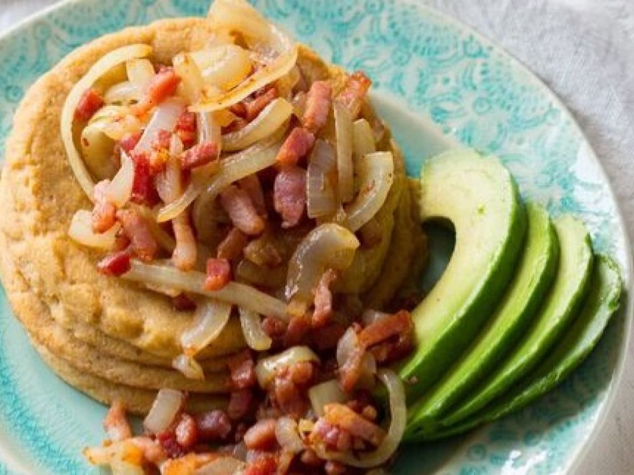 Tortitas de plátano con tocino