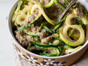 Spaghetti with minced meat and cream sauce