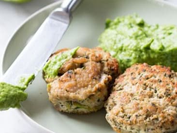 Burgers de poulet avec trempette à l'avocat