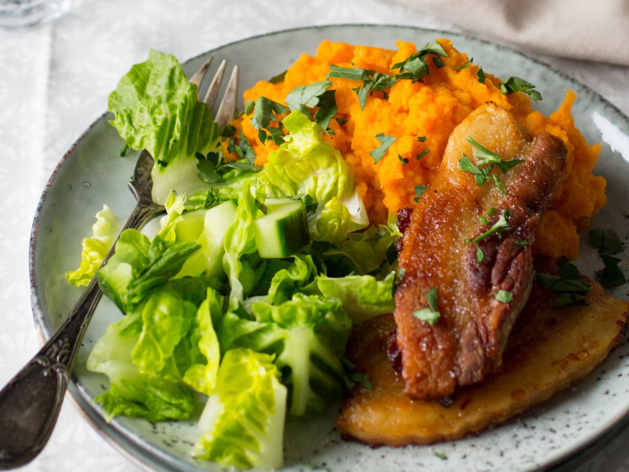 Lonjas de tocino con puré de zanahoria