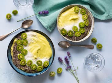 Smoothie-Schüssel mit Ingwer