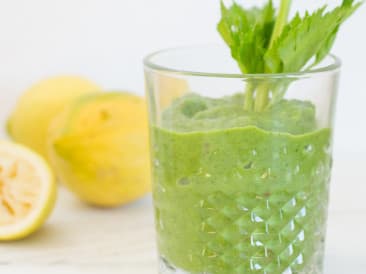 Green vegetable smoothie
