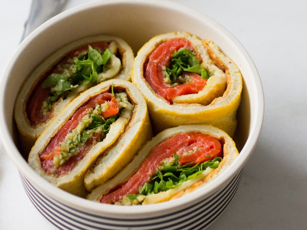 Omelet rolls with pesto and salmon