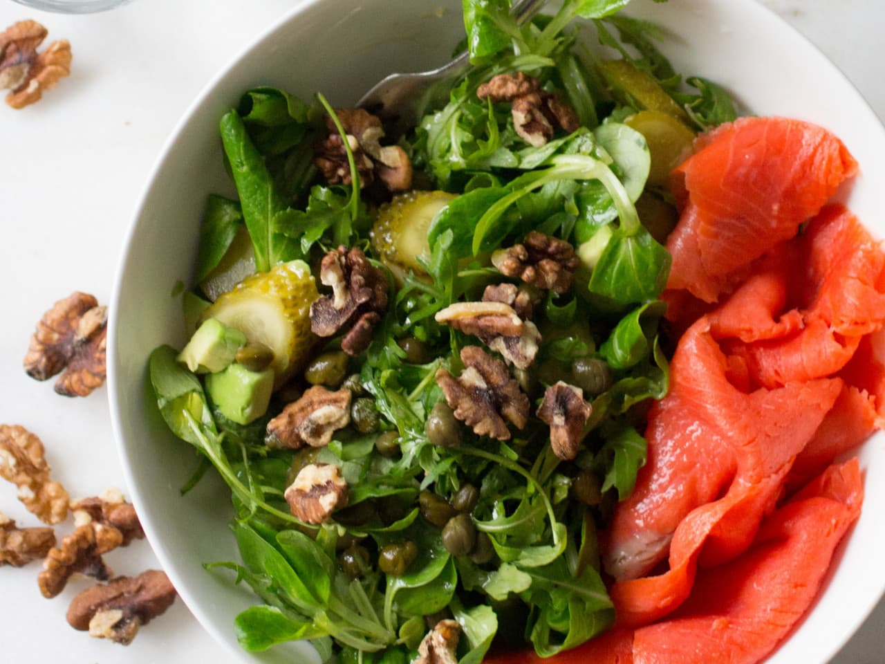 Ensalada de salmón con nueces