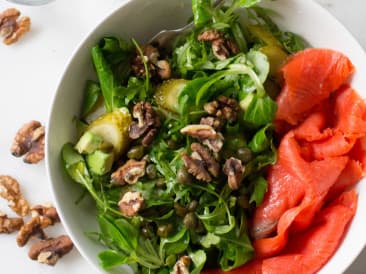 Salmon salad with walnuts