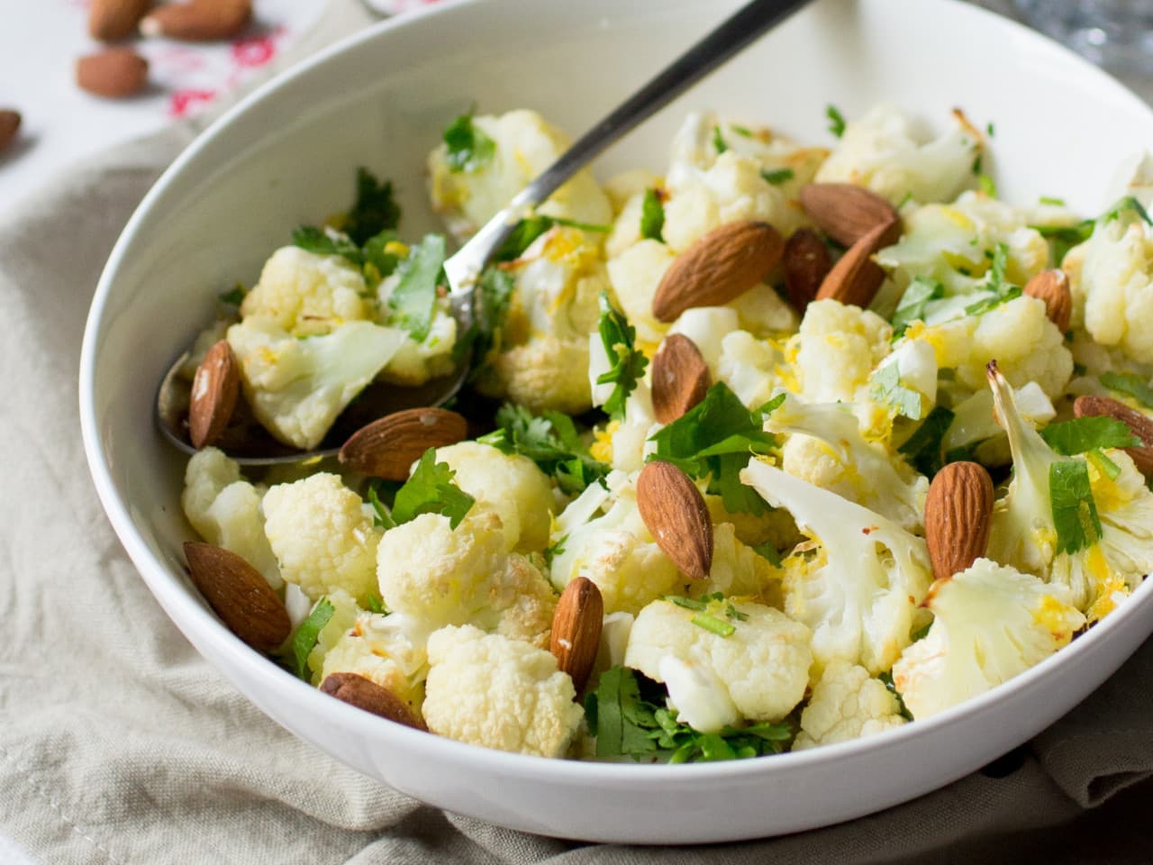 Coliflor con cítricos y almendras