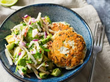 Tuna burgers with fresh salsa