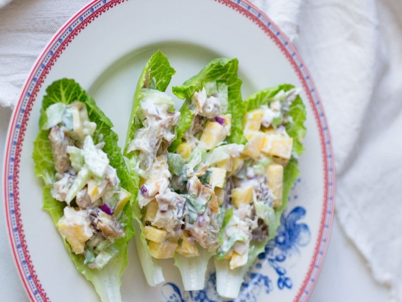 Green beans with mango mackerel salad