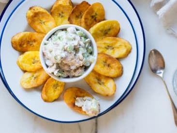 Tuna dip with plantain