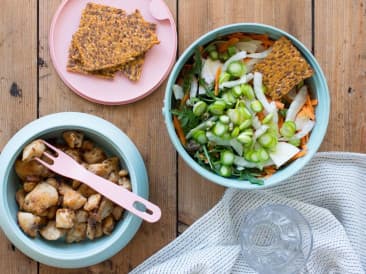 Ensalada de primavera con pollo frito