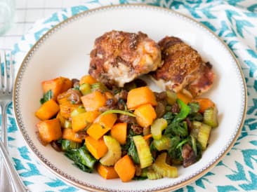 Délicieux poulet au four avec des légumes au wok