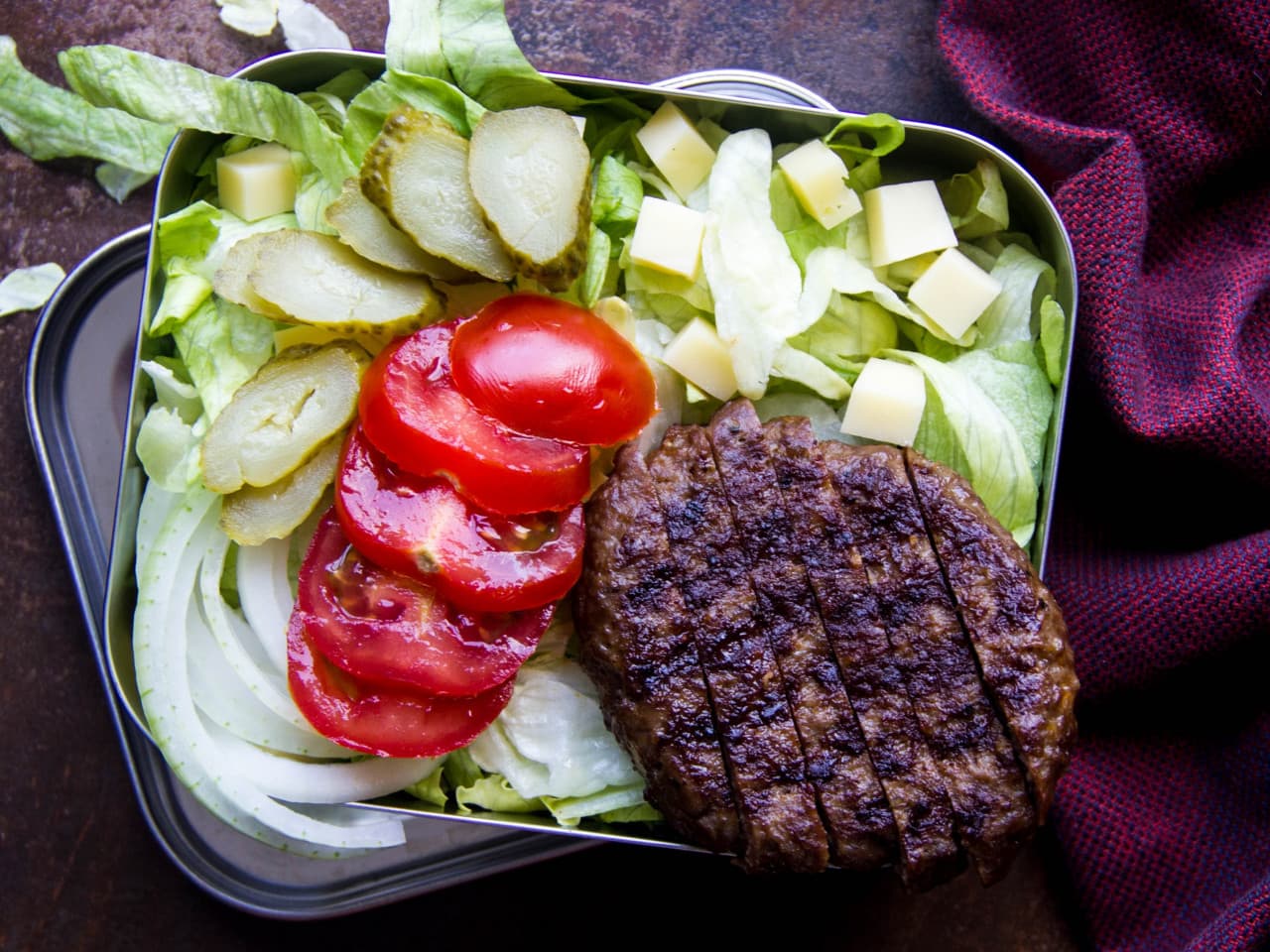 Ensalada de hamburguesa con queso