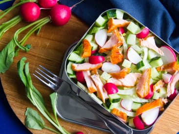 Salad with salmon and fennel