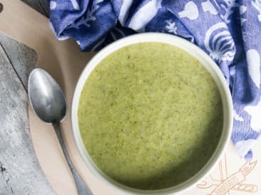 Creamy broccoli soup with celery